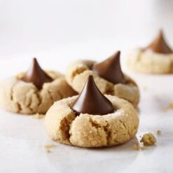 HERSHEY'S KISSES Silver Foils Milk Chocolate Candy, Bulk, 66.7 Oz, Bulk Bag, 400 Pieces (HEC33458) -Gerber || Lindt || Mars Sales sp132062407 s7